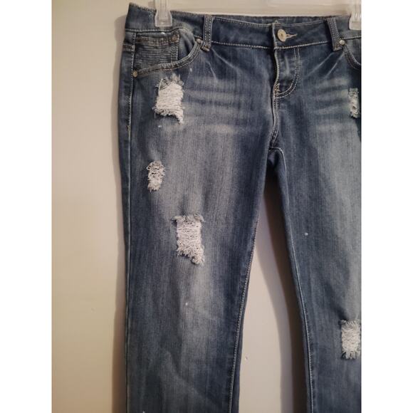Almost Famous Women’s Mid-Rise Distressed Washed Denim Jeans Size 13 - Picture 4 of 6